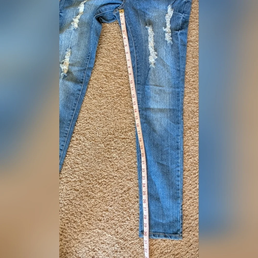 Size 11 Para Women's Distressed Blue Skinny Jeans